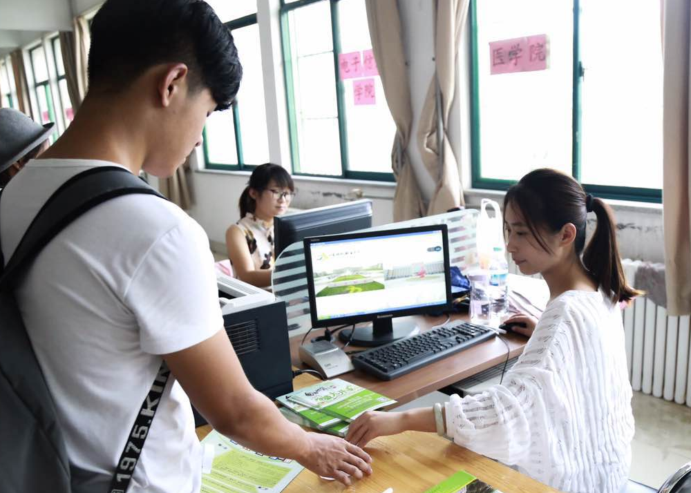 我公司现代学院分店-悯农餐厅喜迎2017级新同学